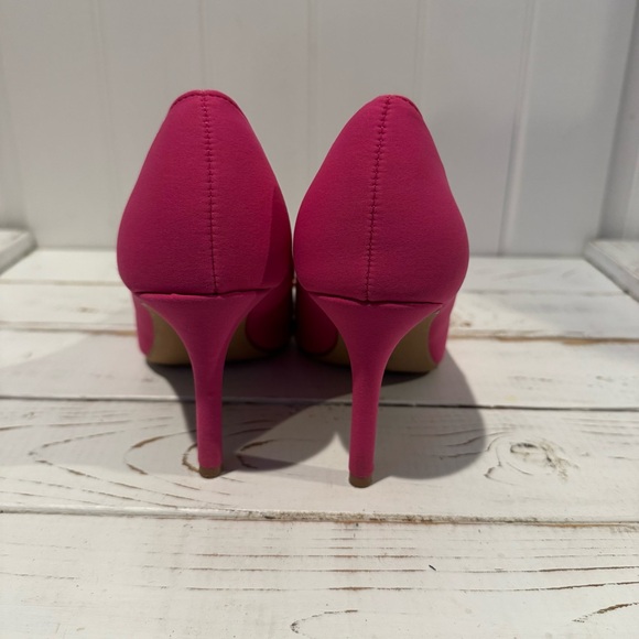 Elegant BCBGeneration Pink Heels with Bow Accent Size 9M - Picture 6 of 9